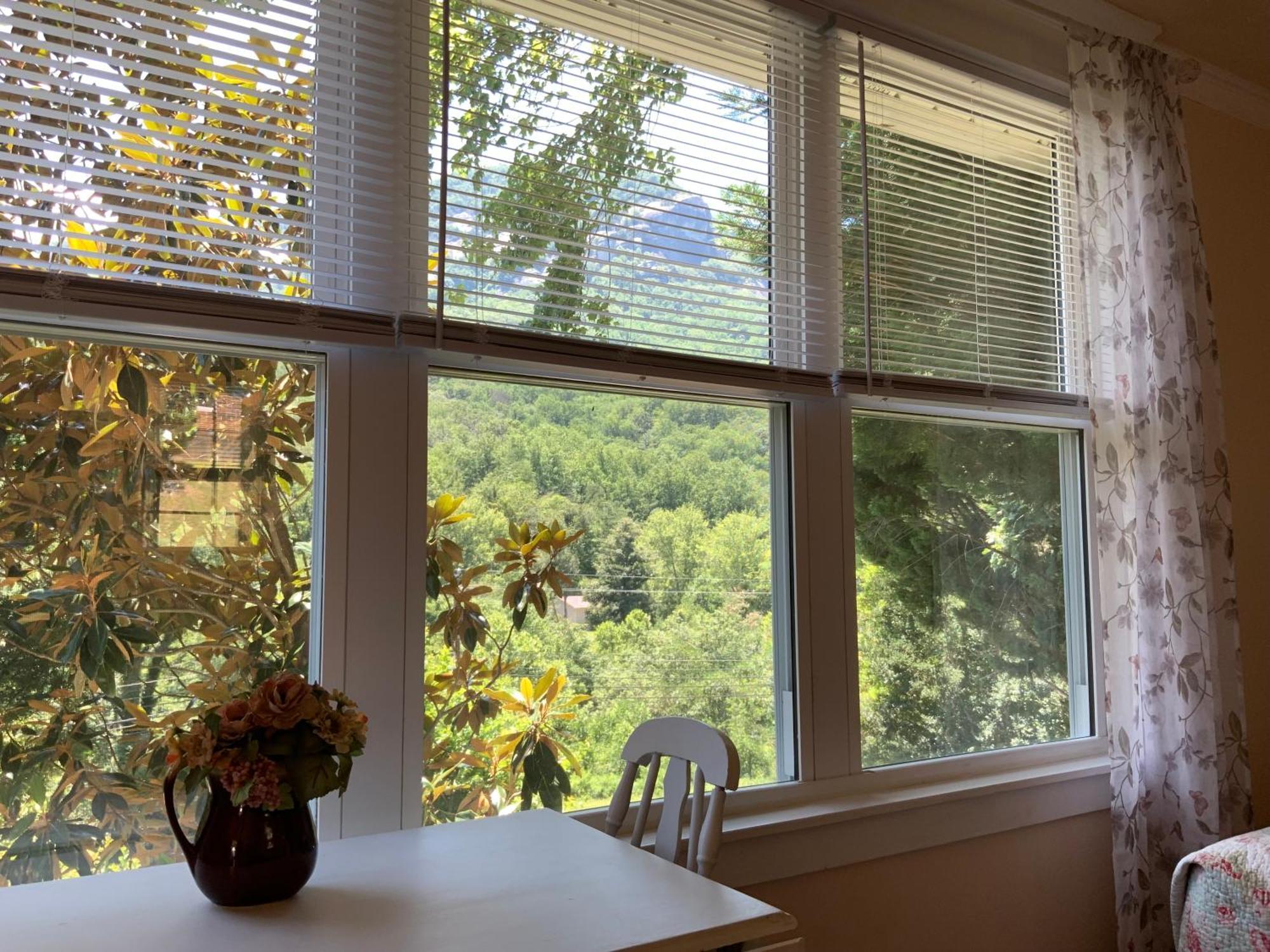 The Chimney Rock Inn & Cottages Eksteriør billede