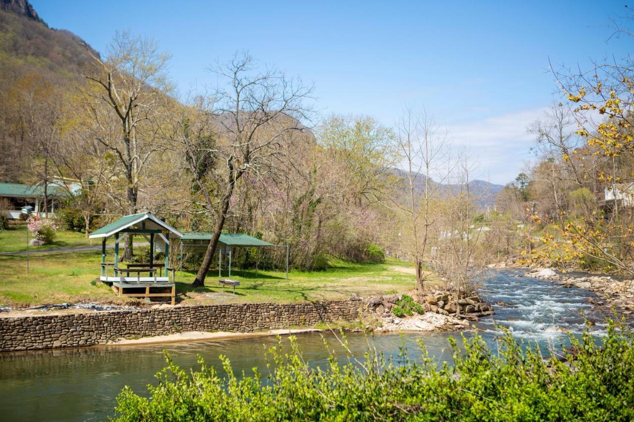 The Chimney Rock Inn & Cottages Eksteriør billede
